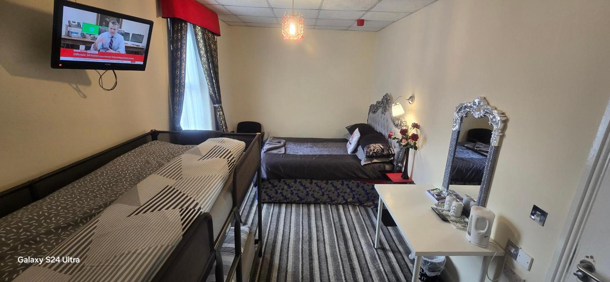 בלקפול Bukhari Hotel מראה חיצוני תמונה