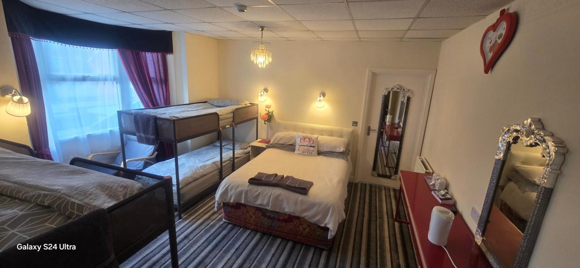 בלקפול Bukhari Hotel מראה חיצוני תמונה