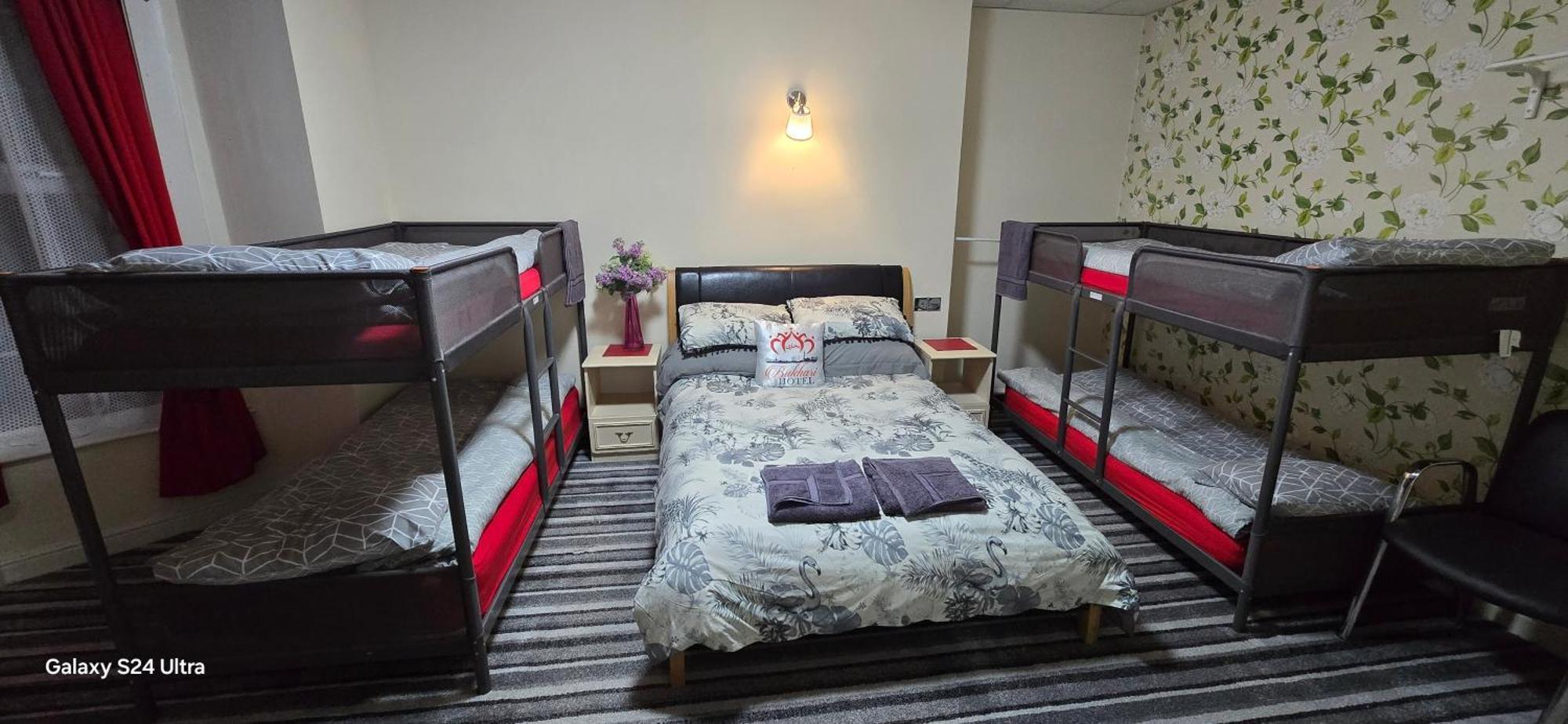 בלקפול Bukhari Hotel מראה חיצוני תמונה