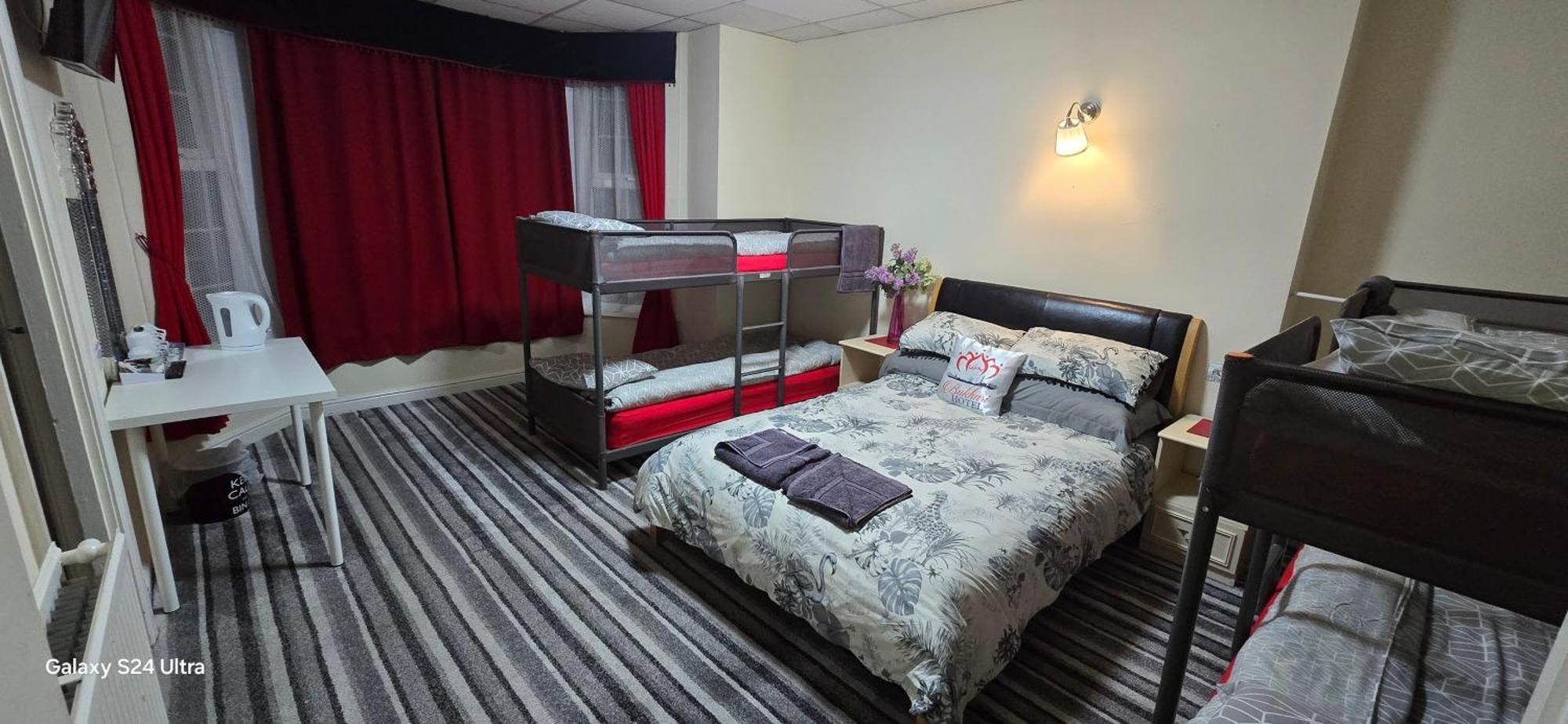 בלקפול Bukhari Hotel מראה חיצוני תמונה