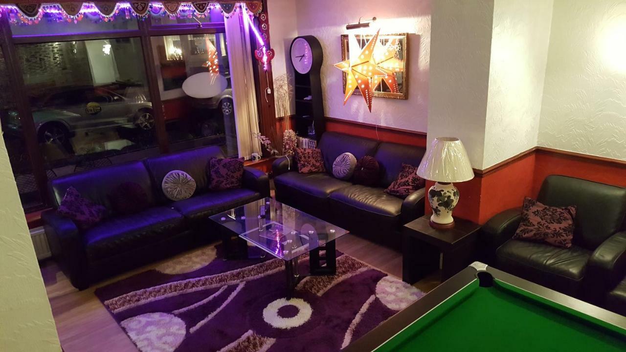 בלקפול Bukhari Hotel מראה חיצוני תמונה