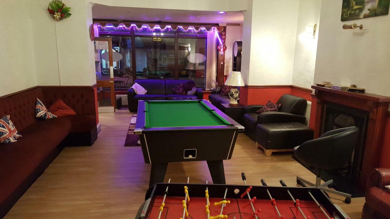 בלקפול Bukhari Hotel מראה חיצוני תמונה
