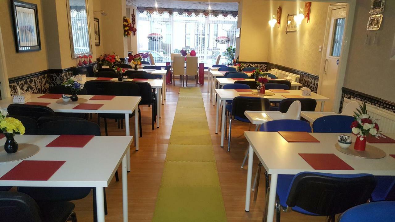 בלקפול Bukhari Hotel מראה חיצוני תמונה