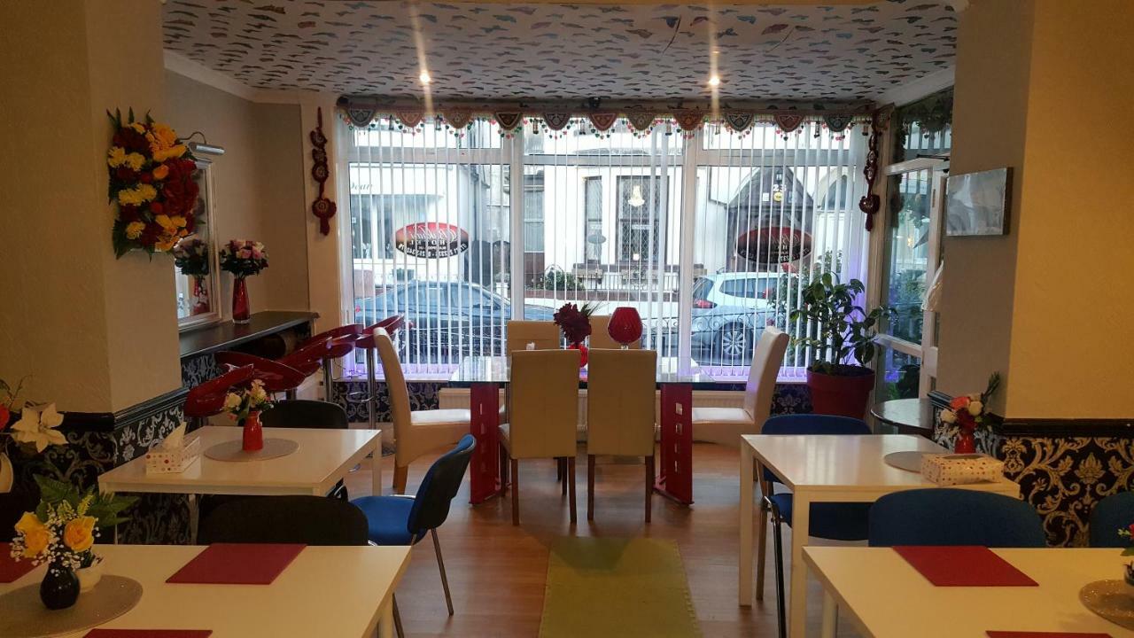 בלקפול Bukhari Hotel מראה חיצוני תמונה